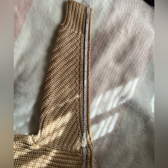 Sweater - Picture 8 of 8